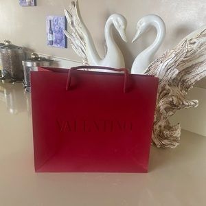 Valentino paper bag 🎁🎁 🎉🎉🎉♥️